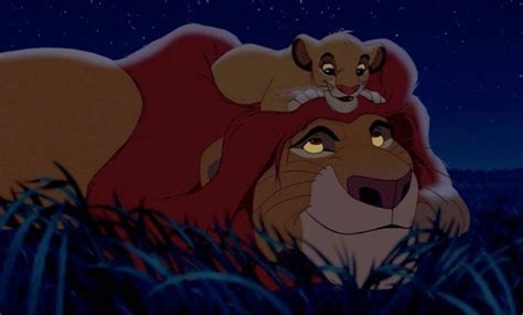 como se llama el rey león y su hijo