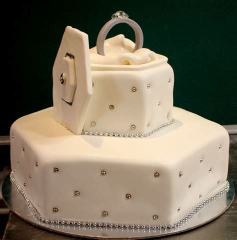 engagement ring cake party ideas bridalbachlorette themes pinterest ring cake