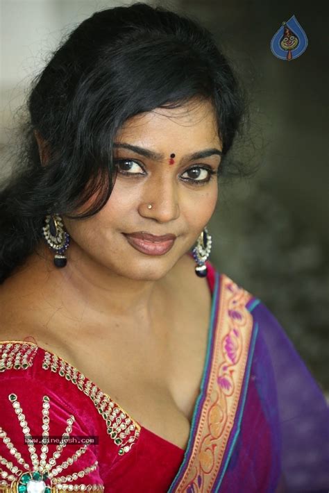 indian hot actress telugu actress jayavani hot navel and cleavage show