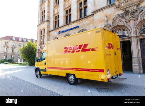 dhl logo emblem fotos und bildmaterial  hoher aufloesung alamy