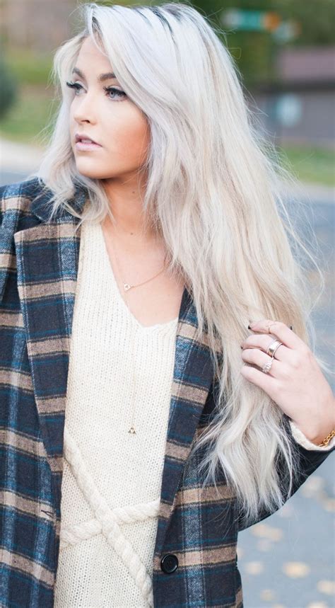 get a platinum blonde hair color dye to look seductive