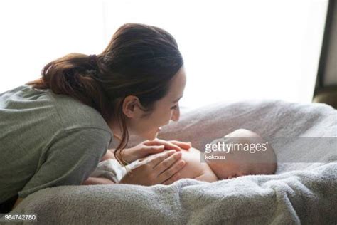 mom massage bildbanksfoton och bilder getty images