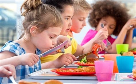 kids eating lunch  school