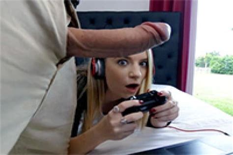 gamer chick gets her pussy stretched as hell fuqer video