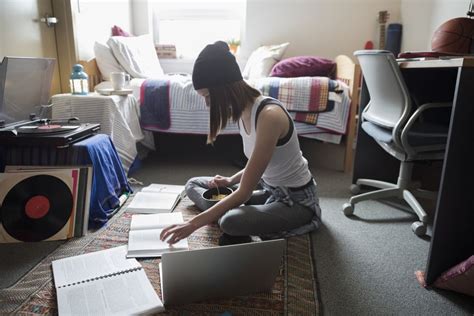 what to know when moving into a college dorm room