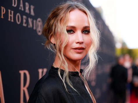 Jennifer Lawrence Peed In A Bucket During Night Out With