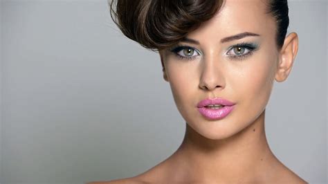 Inspiration Eye Makeup For Hot Pink Lips