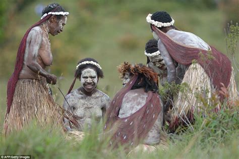 The Celebrations And Traditions Of Indonesia S Rarely Seen Dani Tribe