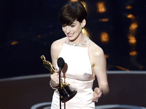 Anne Hathaway S Nipplegate Fashion What Was Going On With Her Oscars