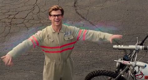 ghostbusters 2016 chris hemsworth gets possessed in latest trailer for
