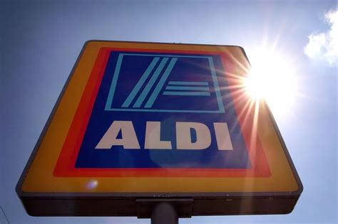 aldi opening  willenhall store  offers gifts   customers birmingham