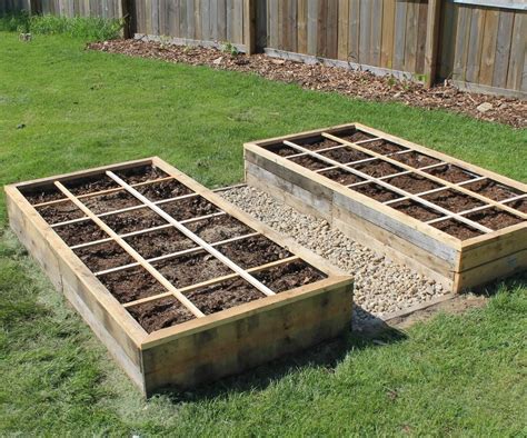 build  small raised garden bed