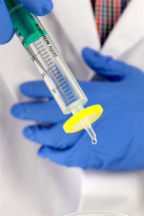 um syringe filter pvdf sterile yellow  mm syringe