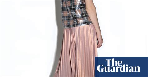 five ways to wear a pleated skirt in pictures