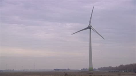 schooltv waar staat de hoogste windmolen de ambtenaar  de wieringermeer