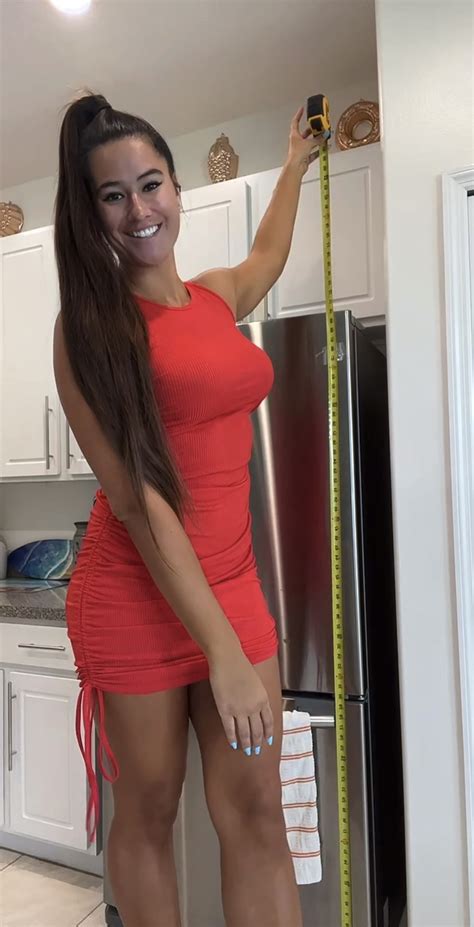Woman Makes £80 000 A Month On Onlyfans Thanks To Her Height And Fridge