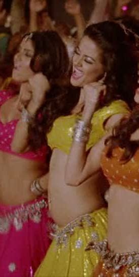 naked surveen chawla in himmatwala