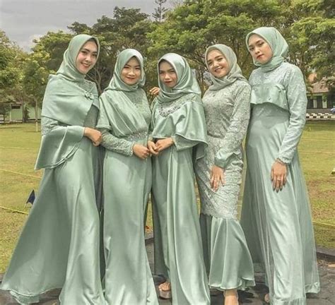 kumpulan model kebaya warna hijau buat hijabers unik santun  nggak