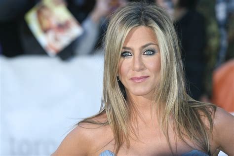 Jennifer Aniston S Strapless Dress Steals The Show At Tiff Huffpost