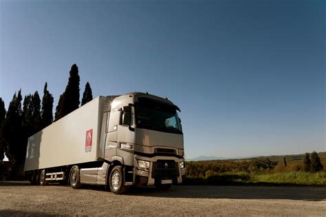 renault trucks  truck   year  autoscout trucksblog niederlande