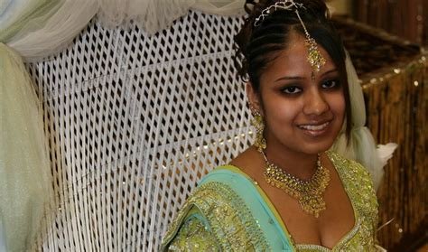enjoy indian real life indian girl in shad rasm lacha down blouse