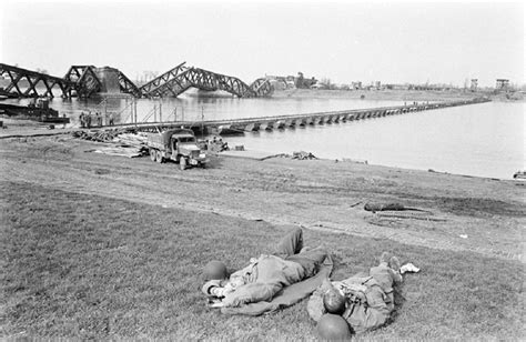 treadway bridge crossing  rhine river    march   wesel germany constructed