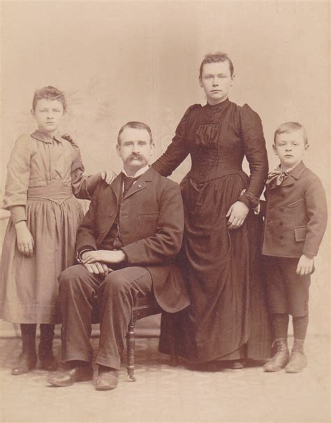victorian family  antique photograph  century portrait rea