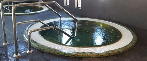 oasis   hot tub  jacuzzi   people aquavia spa uk
