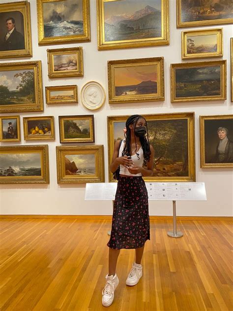 art museum ig atsyniamalb art gallery outfit museum outfit art academia aesthetic