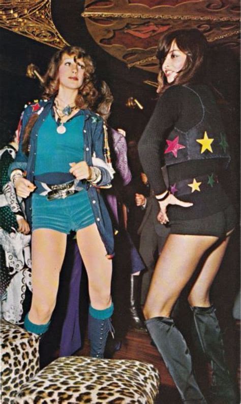 29 stunning photos of dancefloor styles that defined the 70s disco