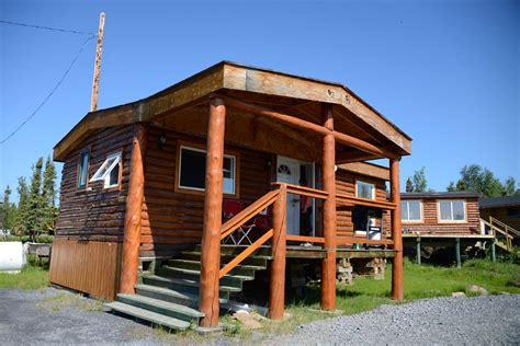 log cabin   arctic chalet  inuvik northwest territories