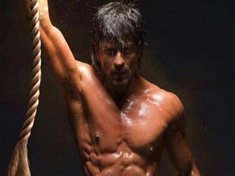 shah rukh khan shah rukh khan unveils eight pack abs hindi movie