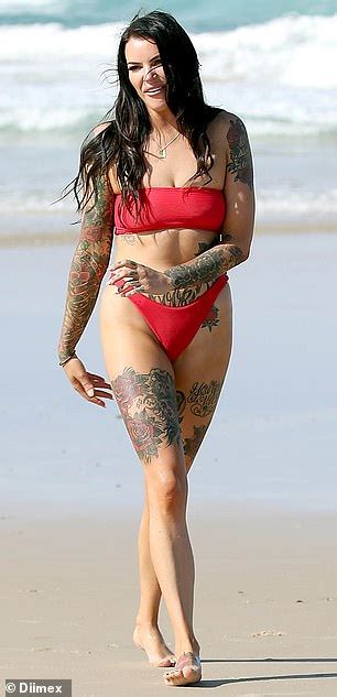 married at first sight tash herz flaunts her bikini body in a skimpy red bikini daily mail online