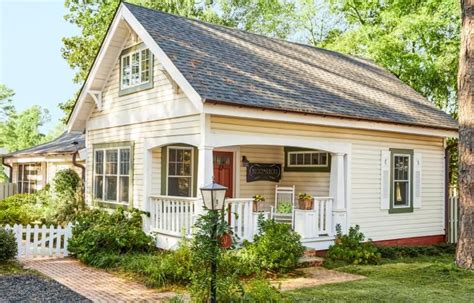 ideas  cottage style houses  create   cottage home topsdecorcom