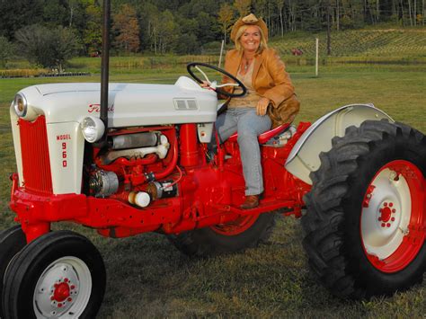 fun musings   everyday woman tractors vintage tractors antique tractors