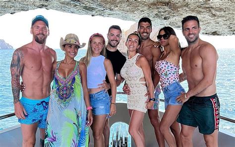 Lionel Messi Continues His Holiday With Former Barcelona Team Mates