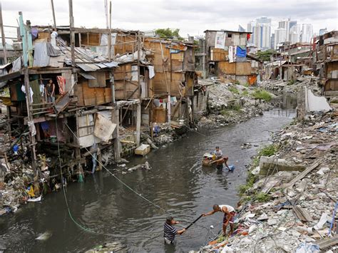 walk   slums  manila