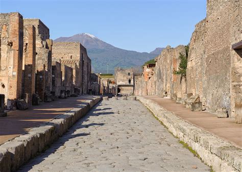 enjoy  private guided   pompeii audley travel