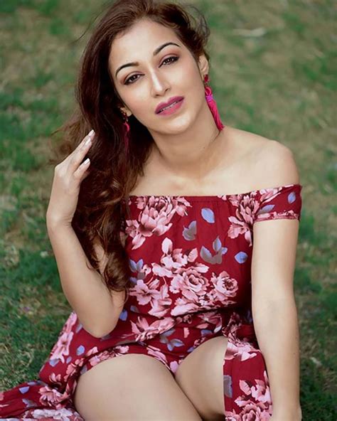 Hot Photos Of Sunayana Fozdar New Anjali Mehta In Tarak