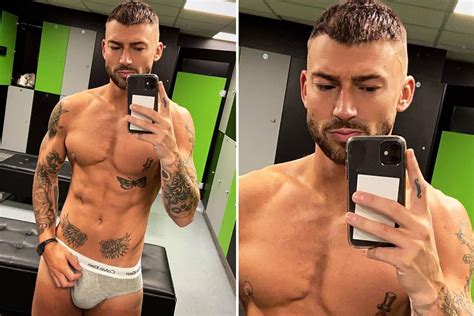 Jake Quickenden Shows Off His Giant Bulge In Sexy Gym Selfie As He