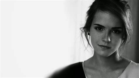 Emma Watson Cute Smile Latest Hd Photographs Of 2015