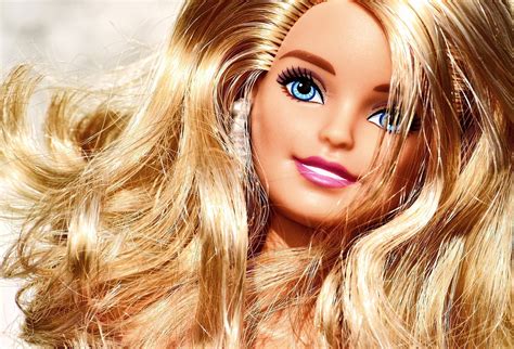 la poupee barbie celebre ses  ans au centre commercial eleclerc de