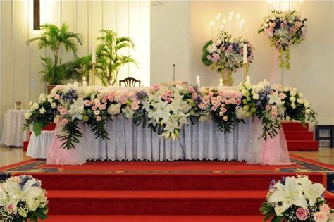 dekor altar gereja rangkaian bunga bunga altar