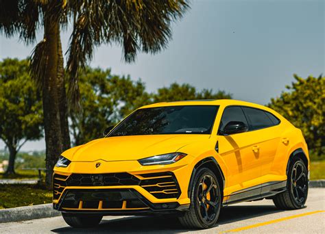 lamborghini urus car rent miami