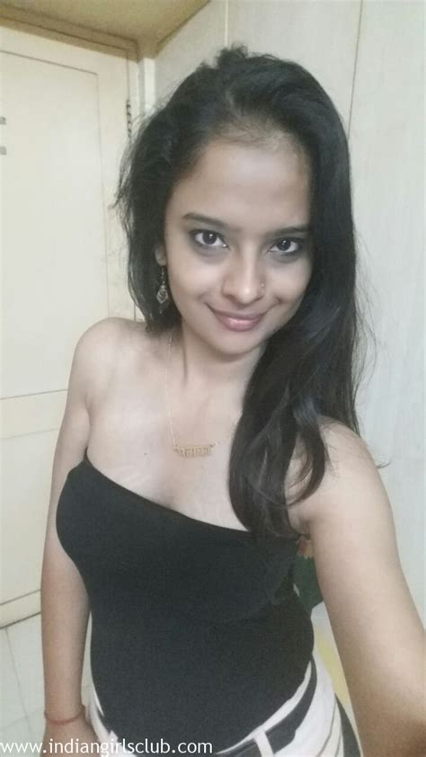 Hot Desi Babe Taking Her Nude Self Photos Indian Girls