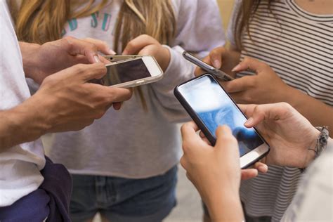 how using social media affects teenagers · giving compass