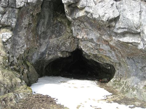 attermire cave  keyhole   cliff dales rocks