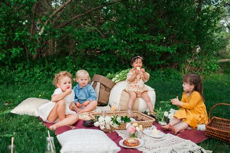 tips   successful outdoor picnic  kids sandyalamode