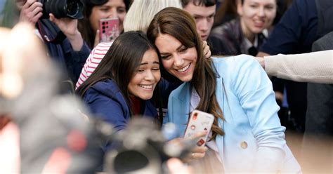 Kate Middleton Grabbed By Hair By Over Enthusiastic American Fan