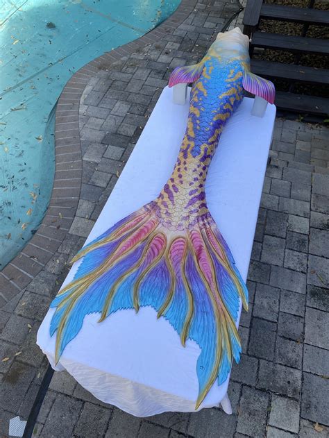 draw  realistic mermaid tail